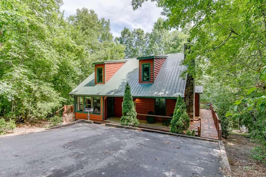 Cabin With Jacuzzi & Hydrotherapy Spanear Helen Cleveland Exterior photo