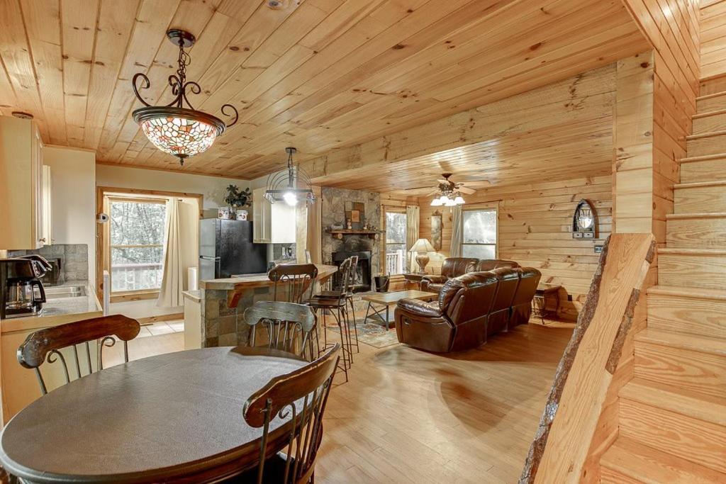 Cabin With Jacuzzi & Hydrotherapy Spanear Helen Cleveland Exterior photo