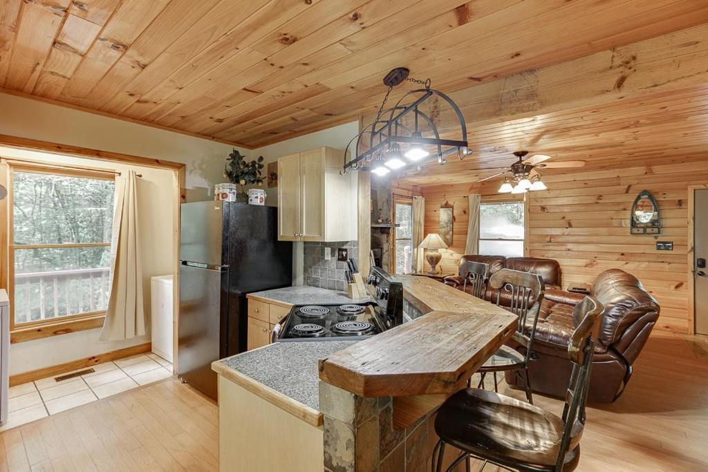 Cabin With Jacuzzi & Hydrotherapy Spanear Helen Cleveland Exterior photo