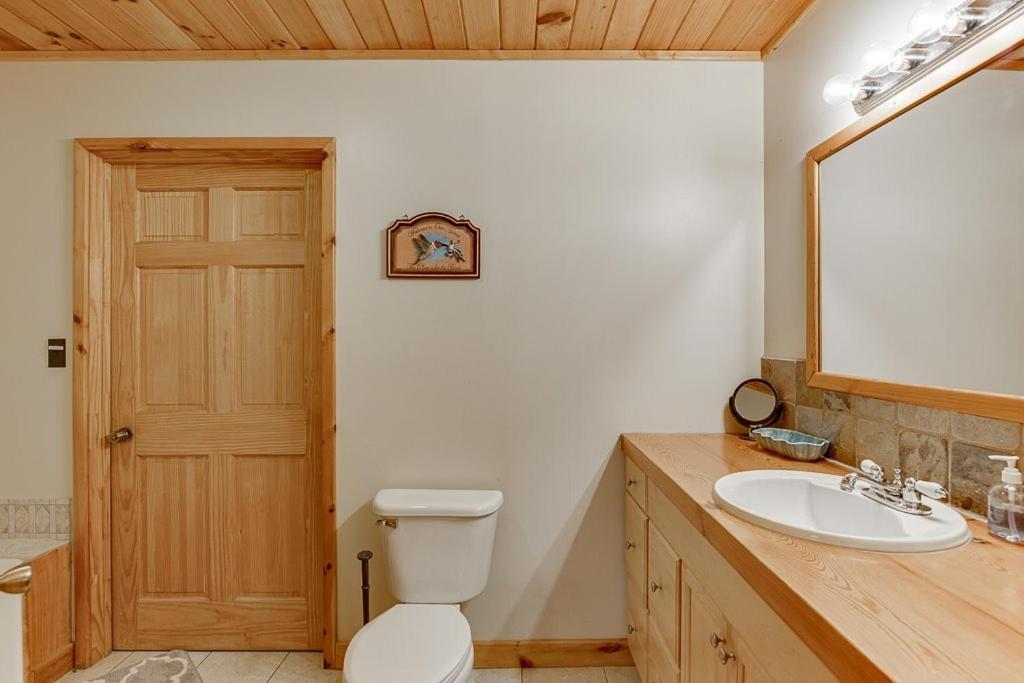 Cabin With Jacuzzi & Hydrotherapy Spanear Helen Cleveland Exterior photo