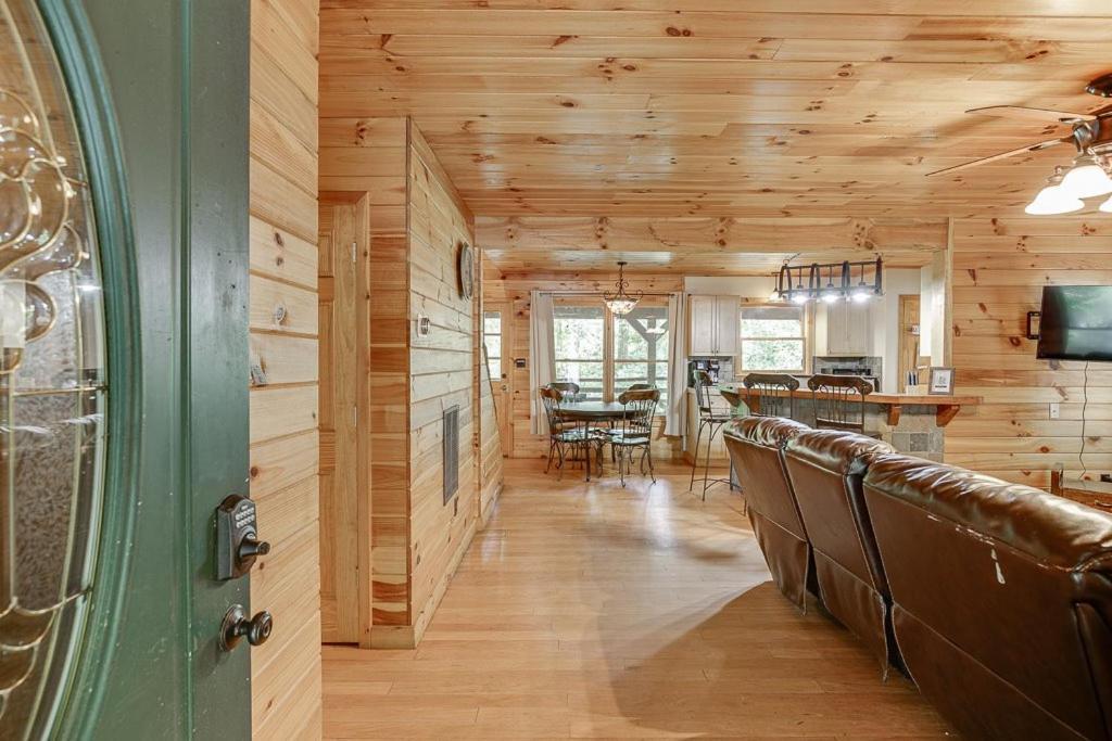 Cabin With Jacuzzi & Hydrotherapy Spanear Helen Cleveland Exterior photo