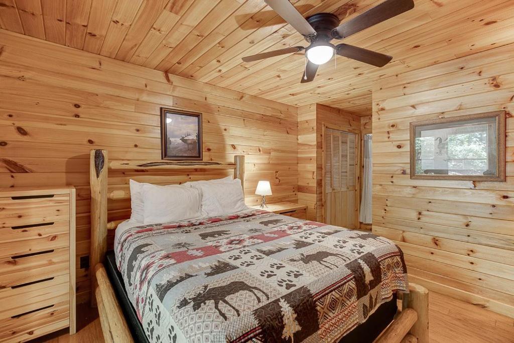 Cabin With Jacuzzi & Hydrotherapy Spanear Helen Cleveland Exterior photo