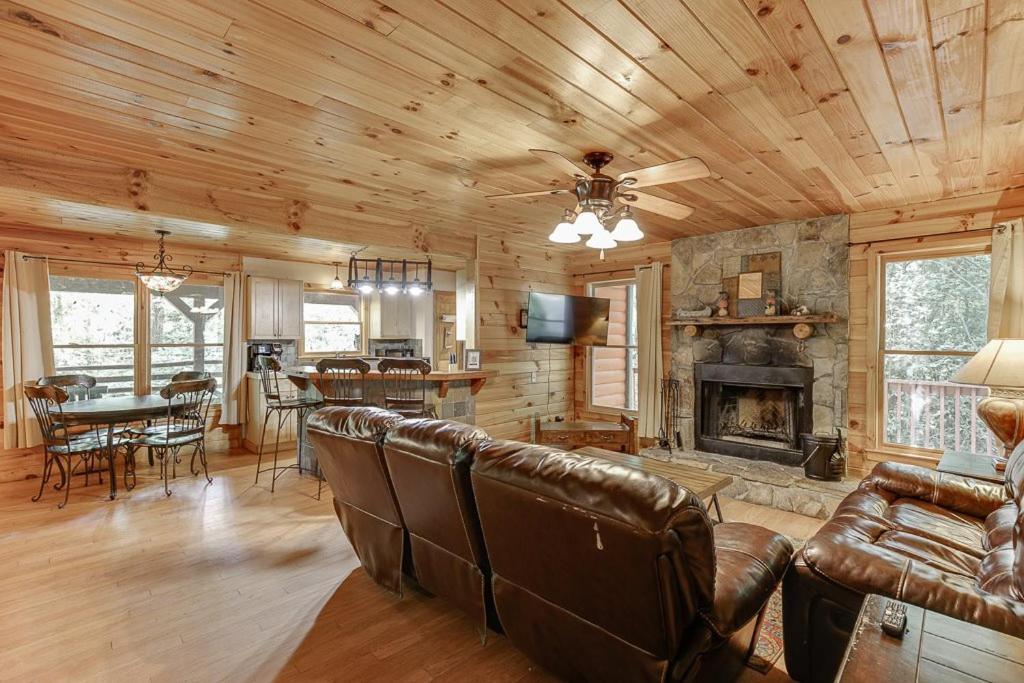 Cabin With Jacuzzi & Hydrotherapy Spanear Helen Cleveland Exterior photo